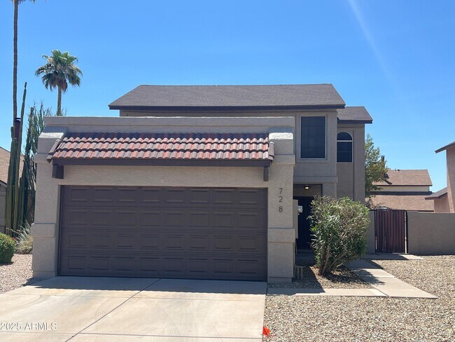 Building Photo - 728 N Hazelton Dr