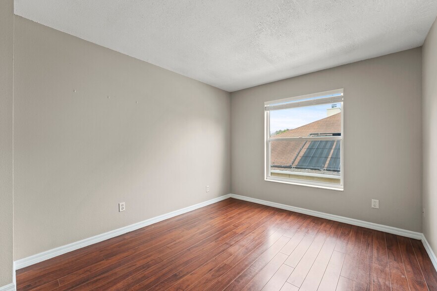 Building Photo - 11944 Cheltinham Dr