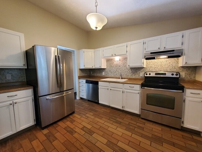 Building Photo - 3157 Millbury Ave