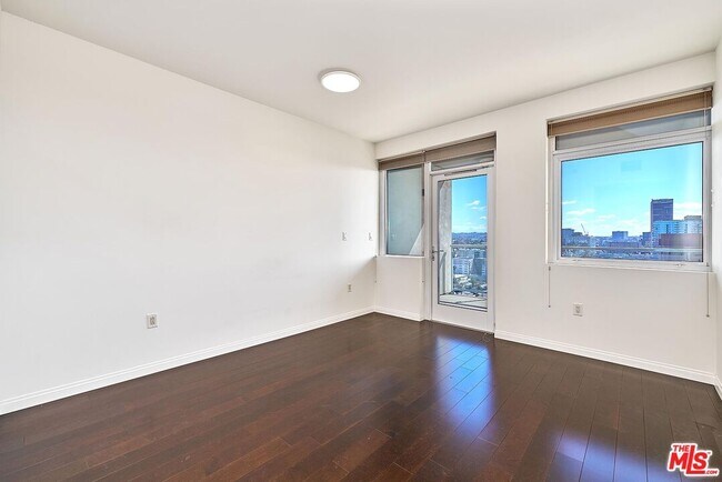 Building Photo - 3785 Wilshire Blvd