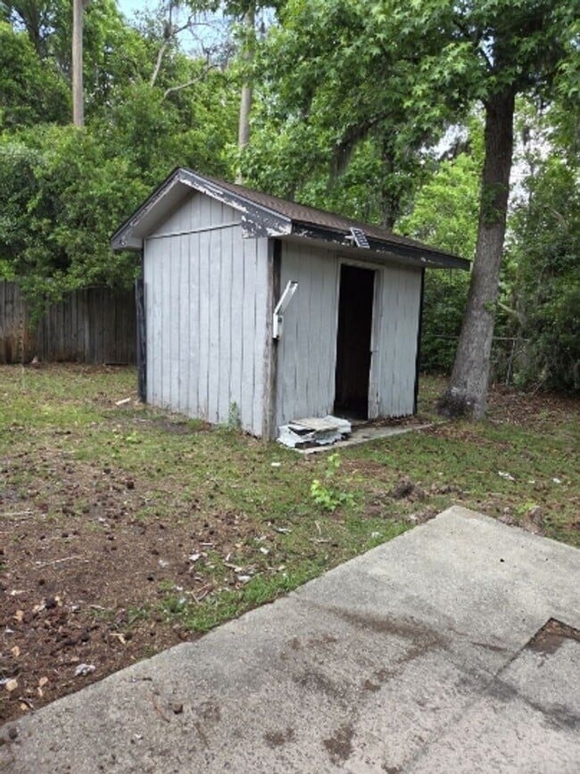 Building Photo - 945 Ruth Dr