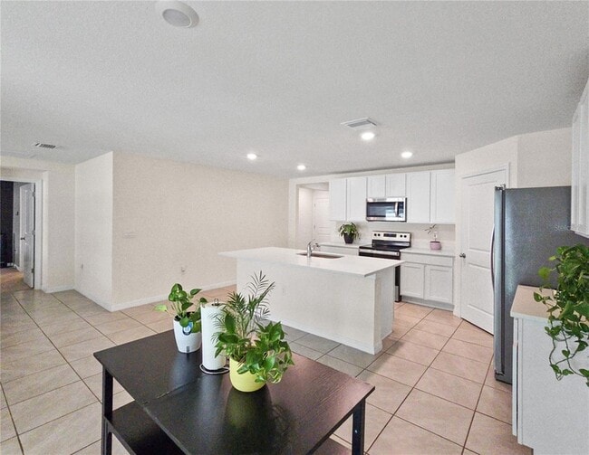 Building Photo - 304 SE 66th Ct