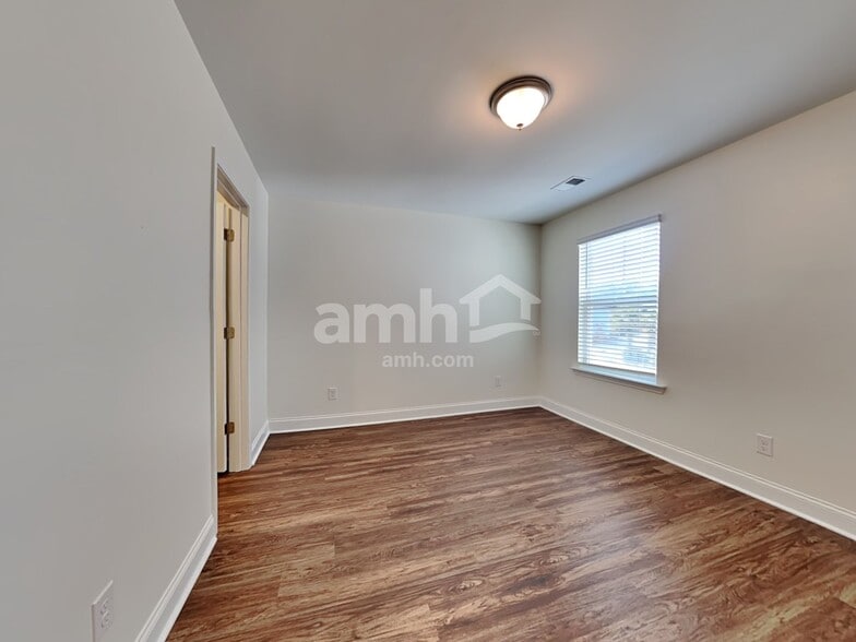 Building Photo - 1821 Produce Ln