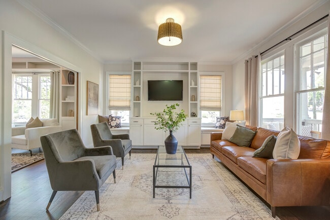 Primary Photo - 429 W Park Ave