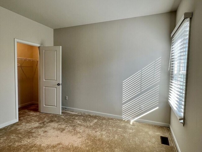 Building Photo - 8180 Lyman Ct