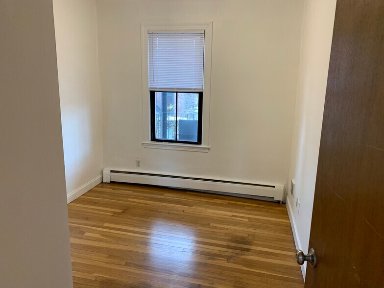 Building Photo - 40 E Springfield St