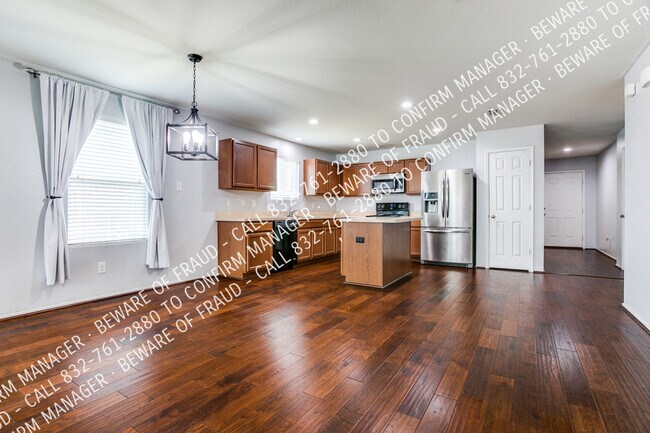 Building Photo - 1128 Foxglove Ln