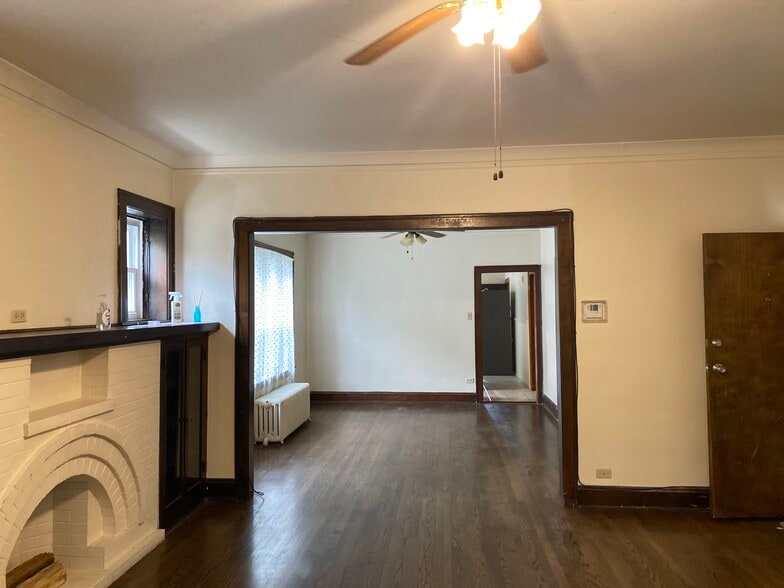 Primary Photo - 10226 S Charles St