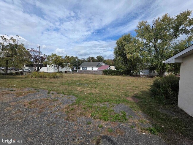 Building Photo - 203 E Cedarville Rd