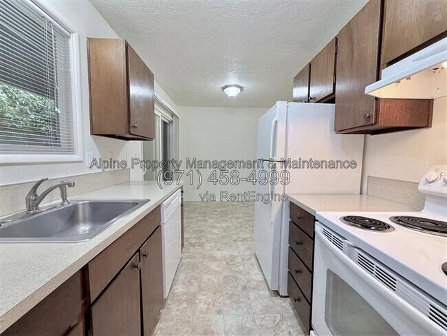 Building Photo - 925 NW Joy Ave