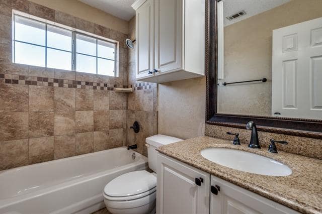 Building Photo - 2704 Crestwood Ln