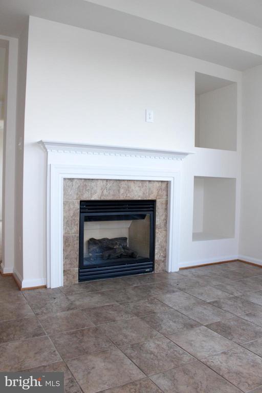 Building Photo - 13570 Village Green Dr