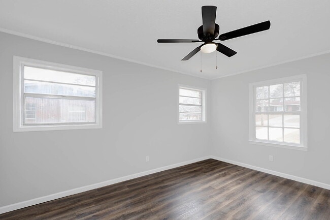 Building Photo - Newly Renovated 4BR/2BA Home with Large Yard + Storage Shed | Flexible Kitchen Island