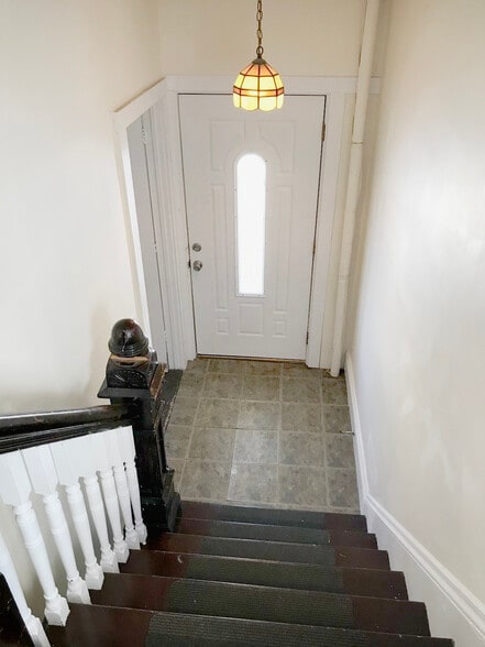 Building Photo - 113 Ashland St