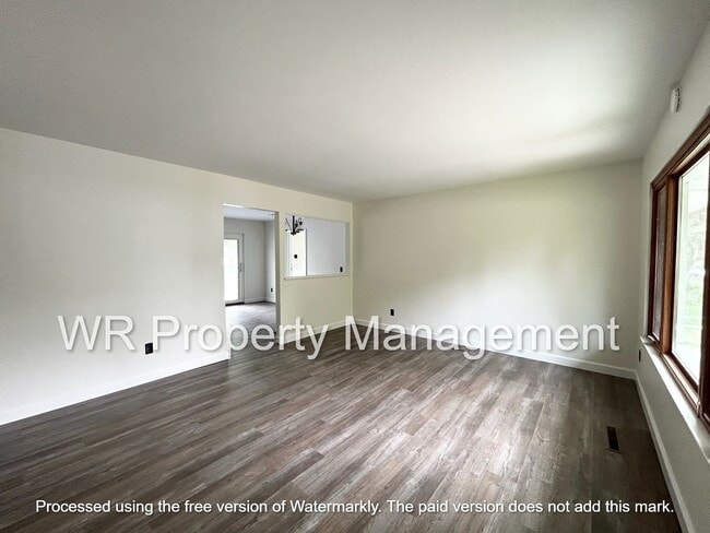 Building Photo - 3 Bed 2 Bath Ranch in Lambertville for Rent