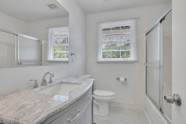 Building Photo - 108 Chiroc Rd