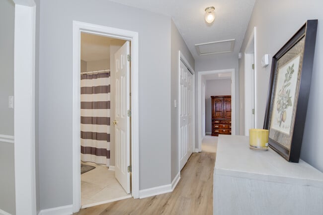 Building Photo - 662 Tara Ln