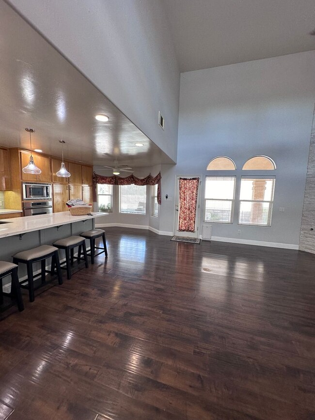 Building Photo - 5302 Doble Aguila Way