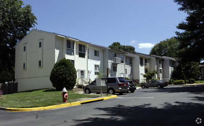 Primary Photo - Oak Creek Apartments