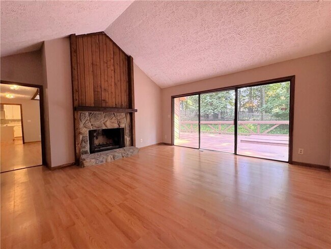 Building Photo - 1302 Colony Dr