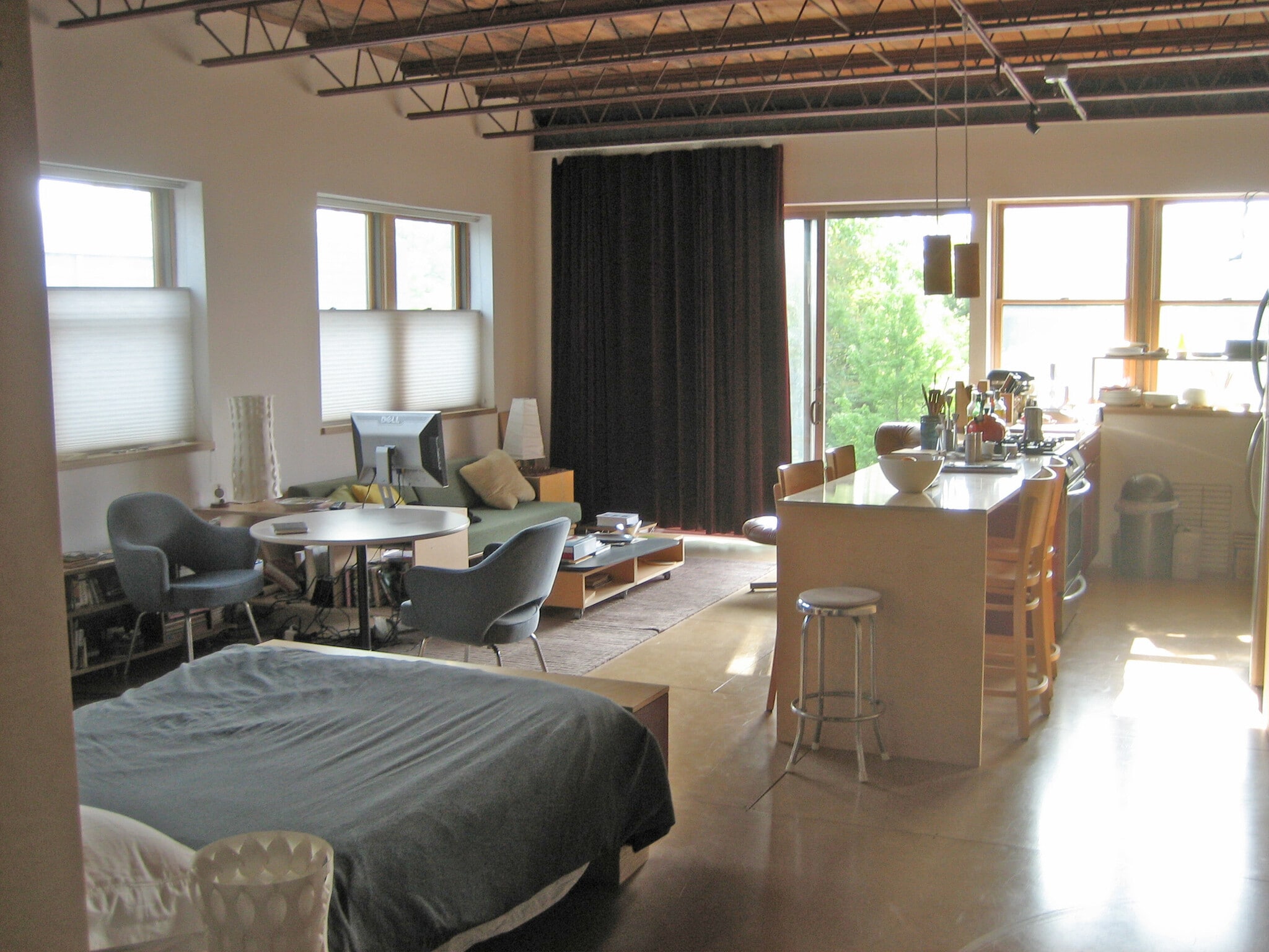 Living Area - 918 N Main St