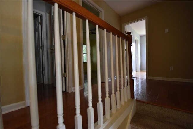 Building Photo - 629 Overhill Dr