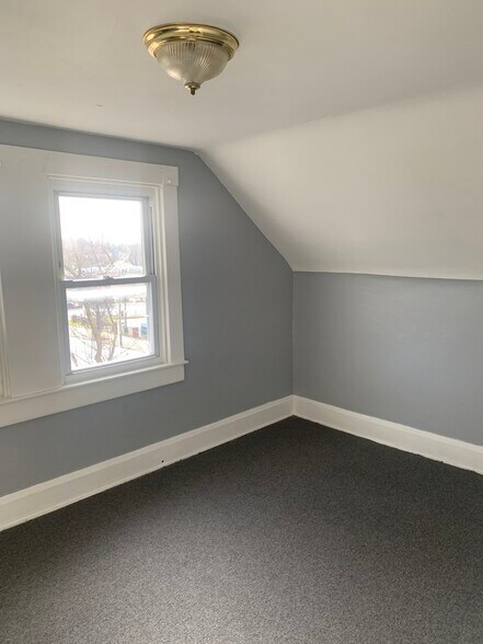 Building Photo - 2922 E Cold Spring Ln