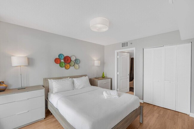 Building Photo - 1 SE 12th St