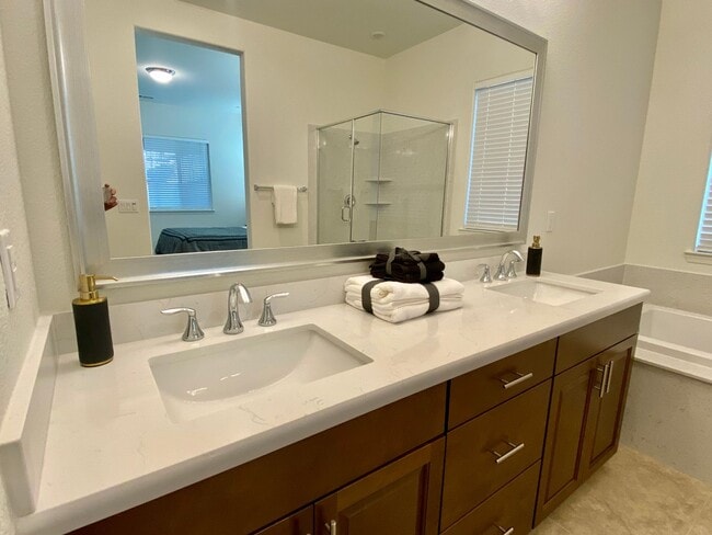 Building Photo - FULLY FURNISHED - ALMOST NEW 4 BED, 2.5 BATHS, 2 CAR GARAGE, 1 STORY IN NORTH LAKE COMMUNITY, NOR...