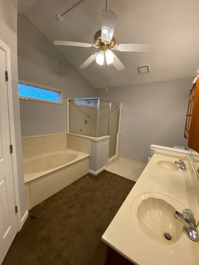 Building Photo - 6890 Water Point Cove E