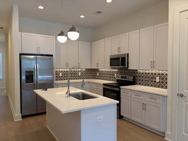Building Photo - 231 Ribbon Ln