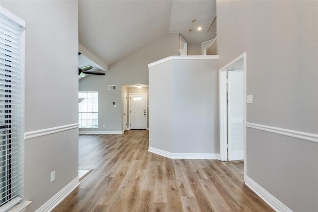 Building Photo - 3813 Beaumont Ln