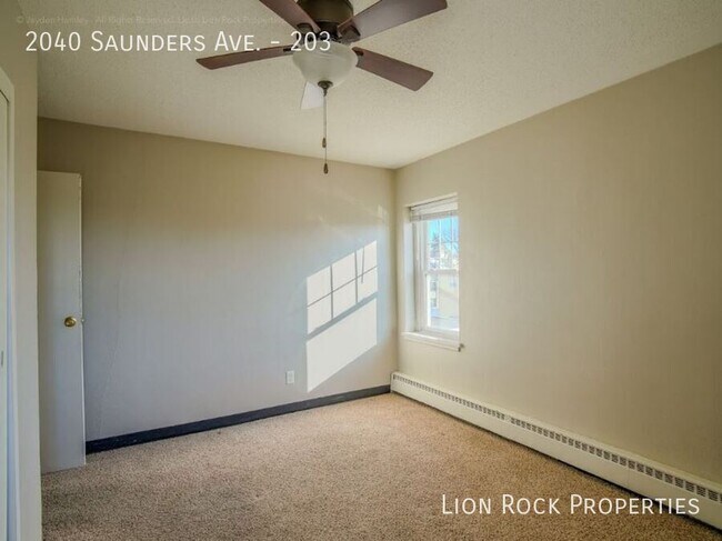 Building Photo - 2040 W Saunders Ave