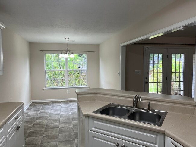 Building Photo - 707 Keyes Dr