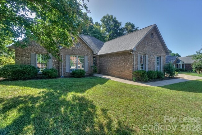 Building Photo - 840 Emerson Dr