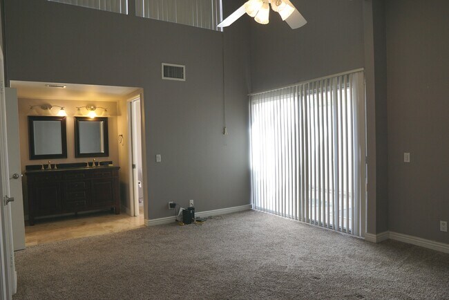 Building Photo - 35106 Mission Hills Dr