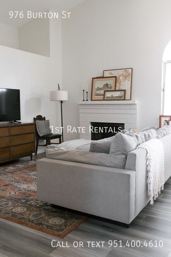 Building Photo - 976 Burton St