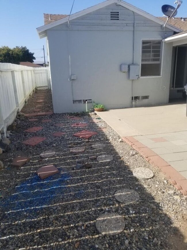 Building Photo - 2BD/1BA Bungalow in East Cypress, Santa Ma...