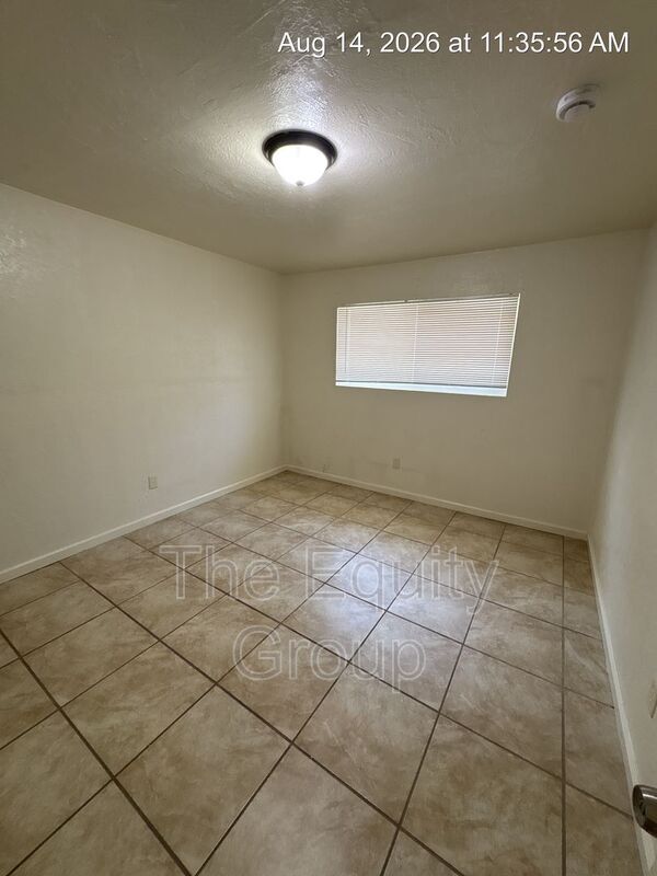 Building Photo - 527 S Garden St