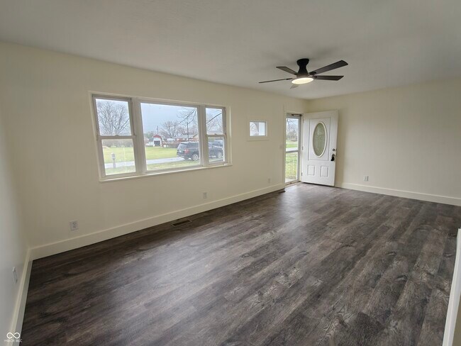 Building Photo - 2183 S Fairview Dr