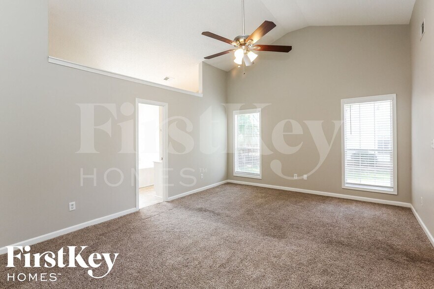 Building Photo - 200 Summer Hill Dr