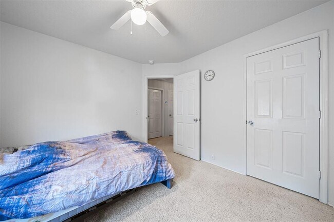 Building Photo - 5739 Baldwin Elm St