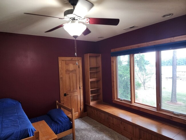 Building Photo - Fully Furnished Lakefront Home