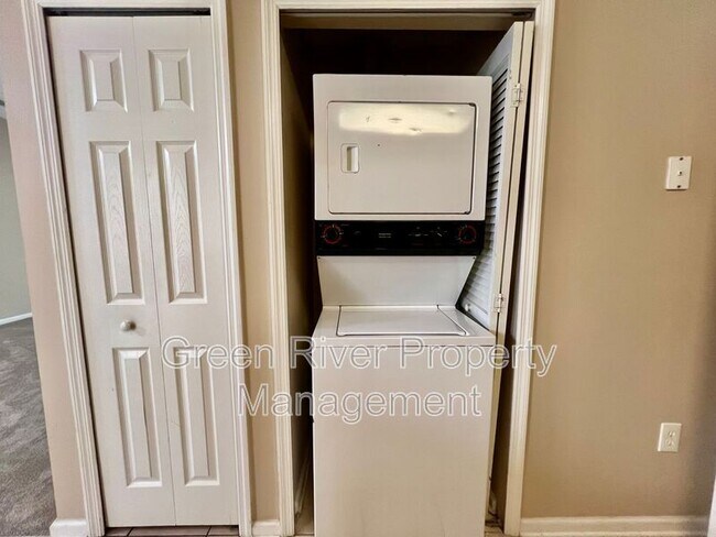 Building Photo - 7920 Merrill Rd