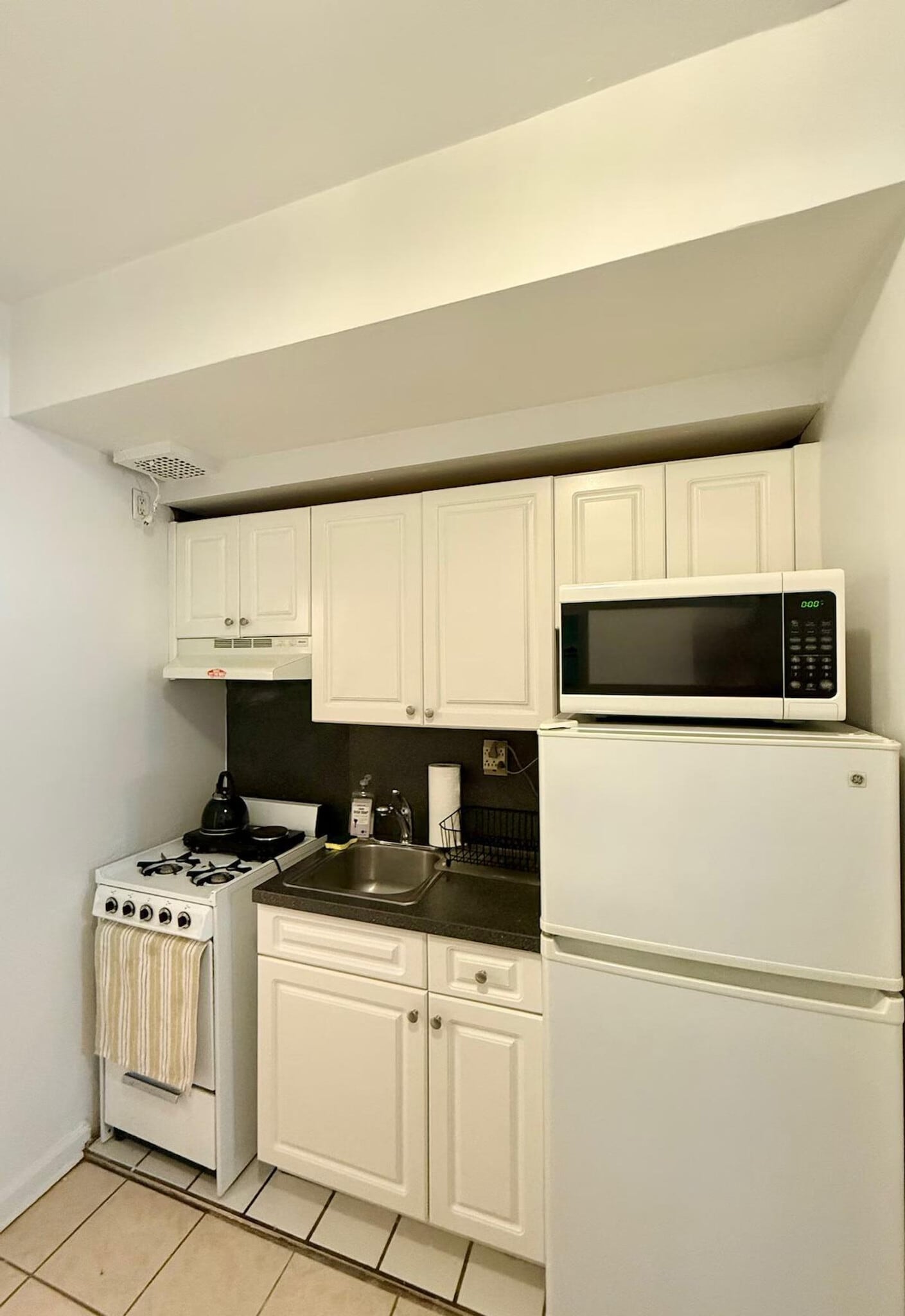 Building Photo - 1545 1st Ave