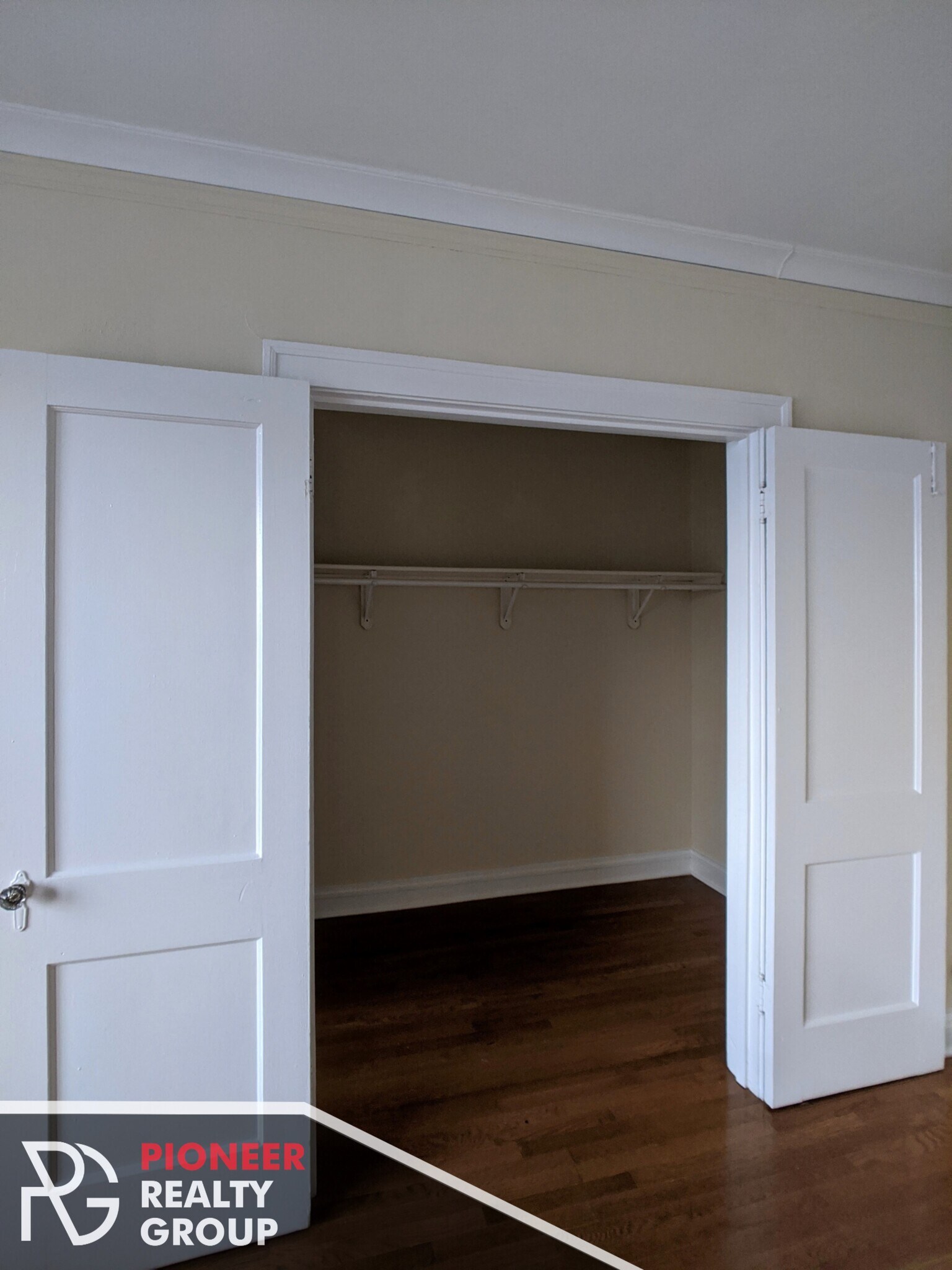 Building Photo - 4542 N Damen Ave