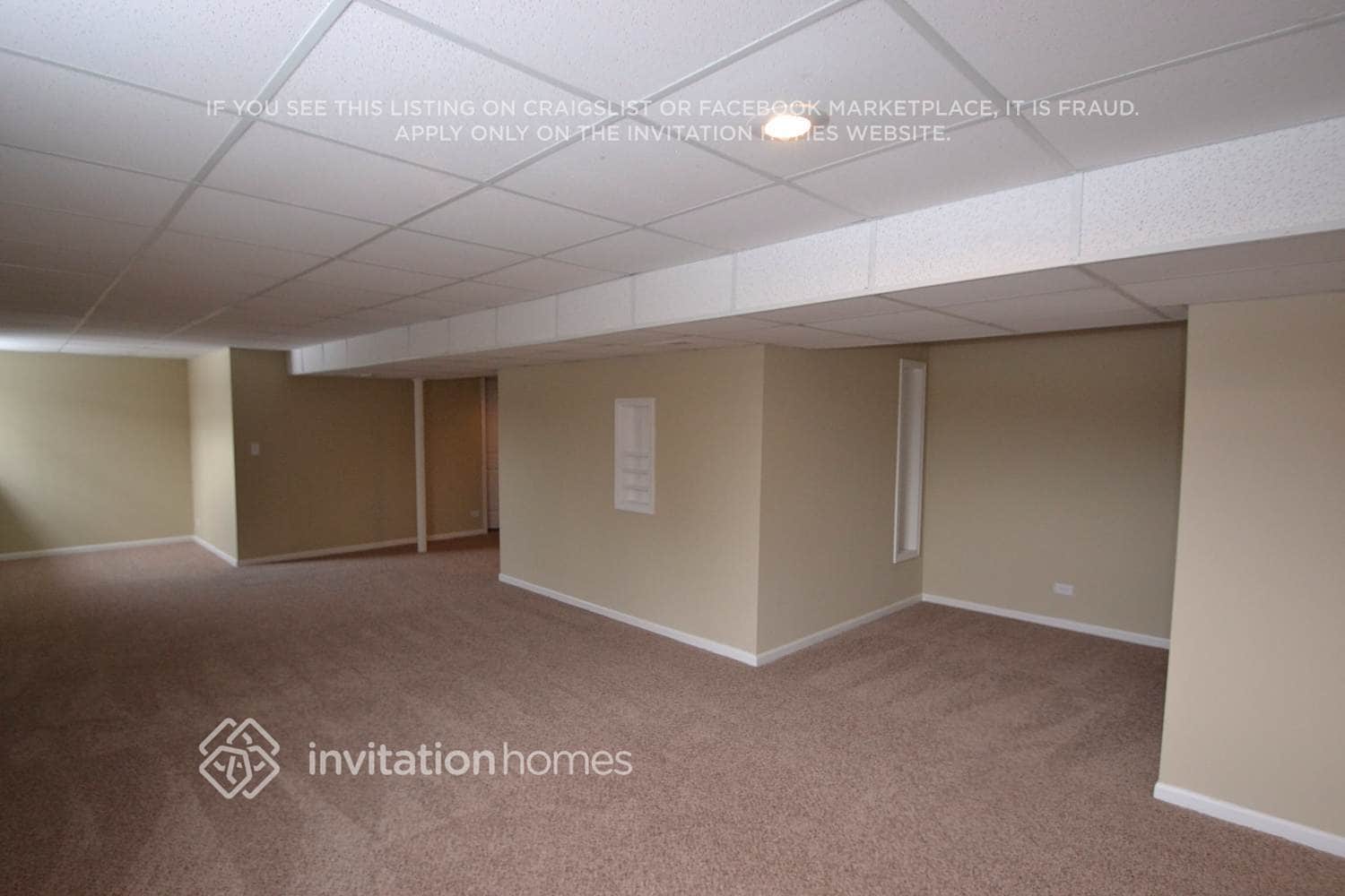 Building Photo - 878 Deer Path Dr