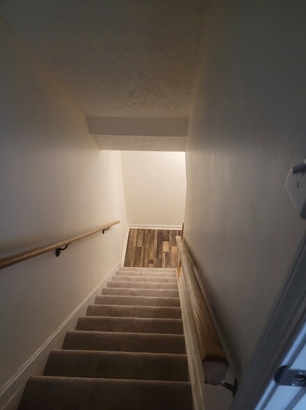 Basement stairs - 1252 Castine Ct