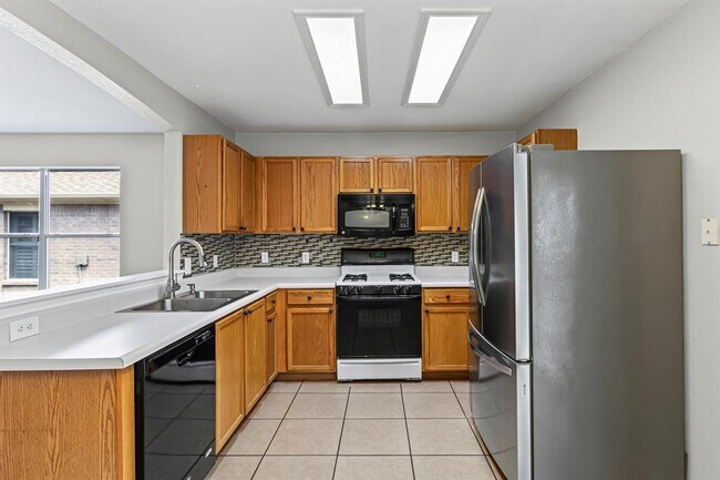 Building Photo - 200 Stanford Dr