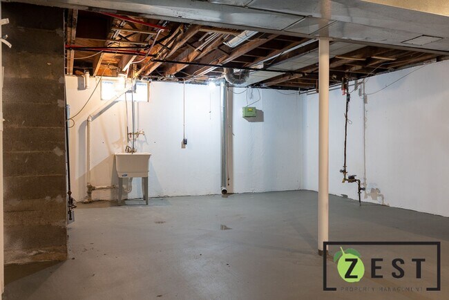 Building Photo - BEAUTIFUL 3 BEDROOM 1 BATH
